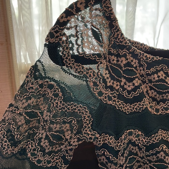 Gianni Binni Emerald and Gold Laced Off the Shoulder Mini Dress - Picture 2 of 2